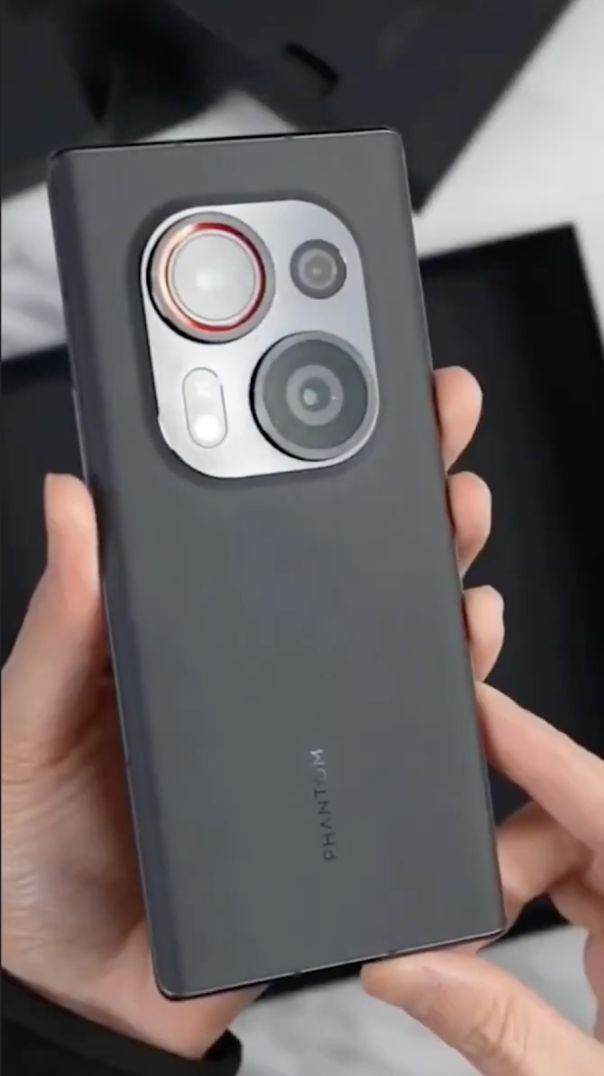 Огромная камера - Смартфон Tecno Phantom X2 Pro