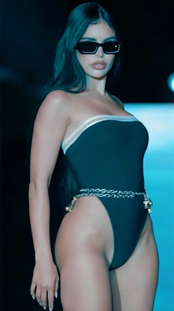 Показ купальников Miami Swim Week 2022