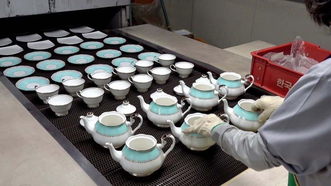⁣Процесс производства роскошных чайников и чайных чашек. 80-летняя корейская керамическая фабрика