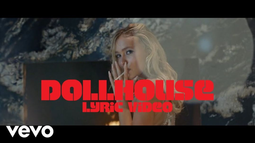 ⁣Lily-Rose Depp – Dollhouse (Lyric Video)