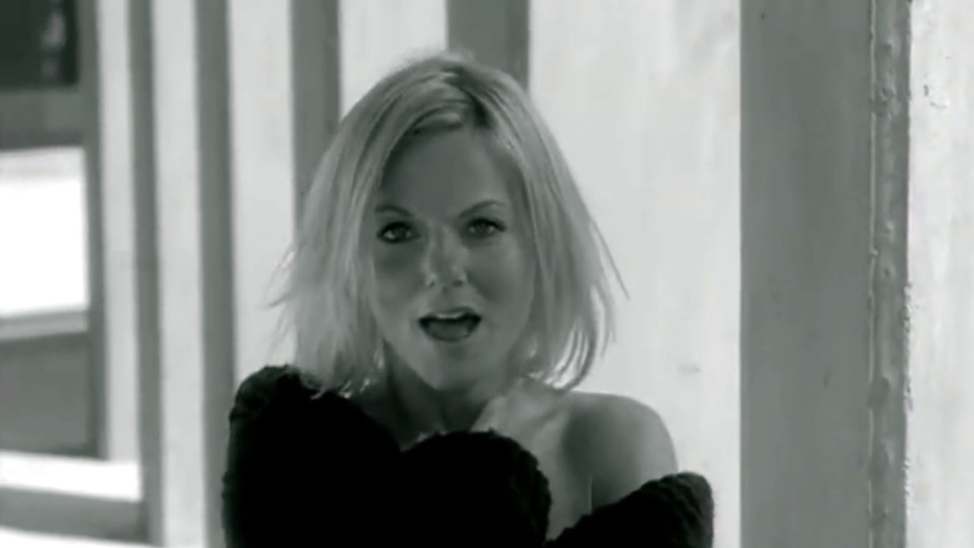 Geri Halliwell - Calling