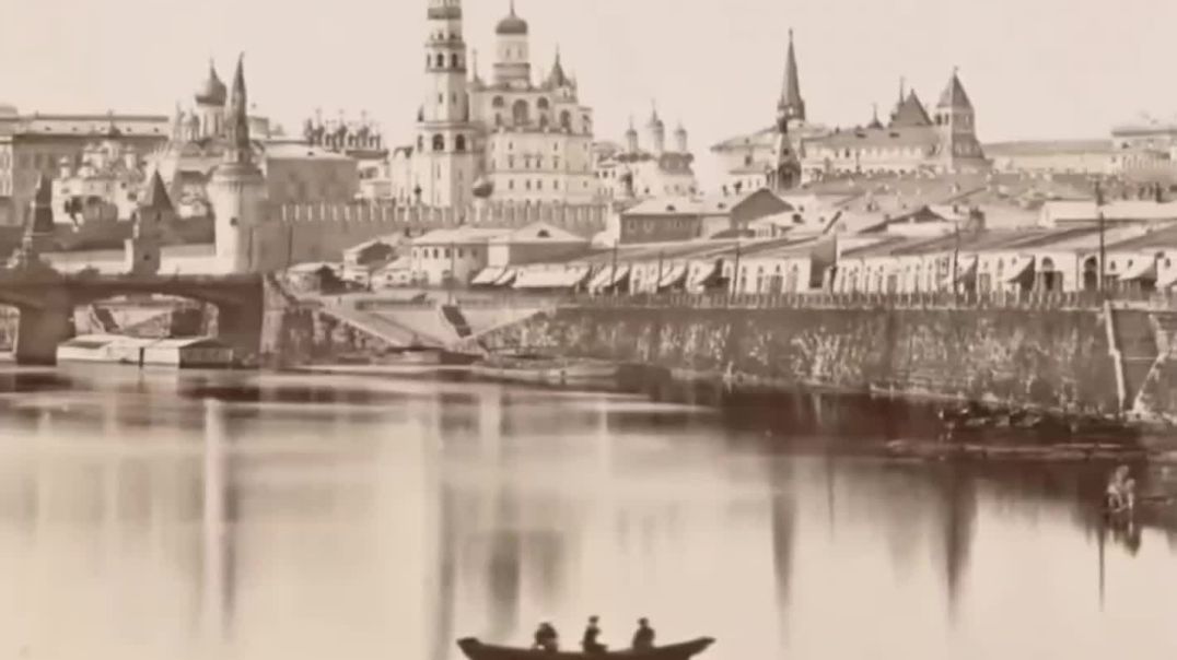 ⁣Москва конца 19 века: оживим старые фотографии.