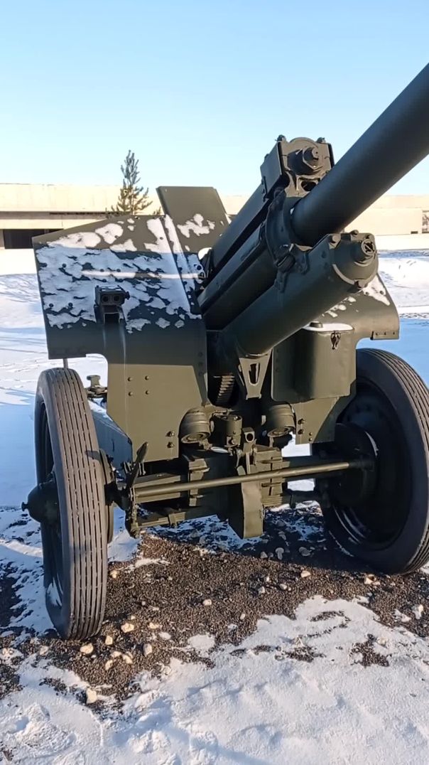 120-мм гаубица (М-30).