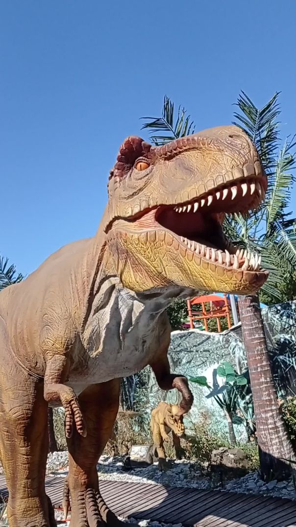 Динозавр в Кабардинке.