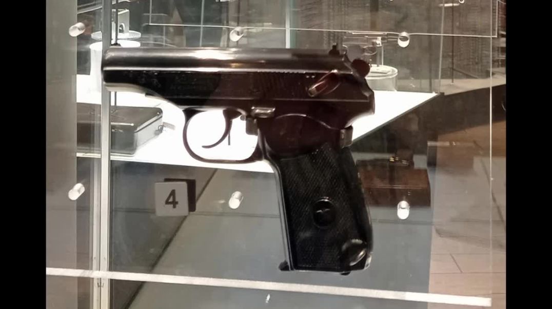 Пистолеты в музее.