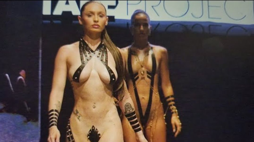 Модели Ванесса и Девон на показе Blacktape Project | Art Hearts Fashion Miami
